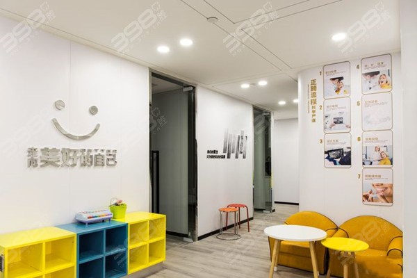 深圳同步齿科龙华店环境