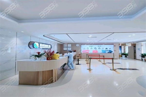 新桥口腔前台